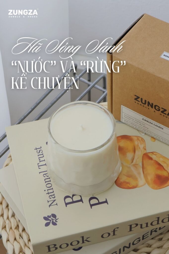 Nến thơm hũ thuỷ tinh Sóng Sánh của ZUNGZA thắp trên bàn - Chọn mùi theo mùa ở Việt Nam
