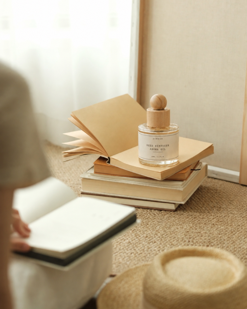 Bình reed diffusers que gỗ ZUNGZA đặt trong phòng — Keeping a scent in the room longer